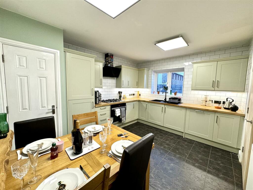 KITCHEN/DINER