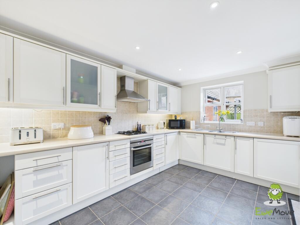 CAM03778G0-PR0181-STILL019