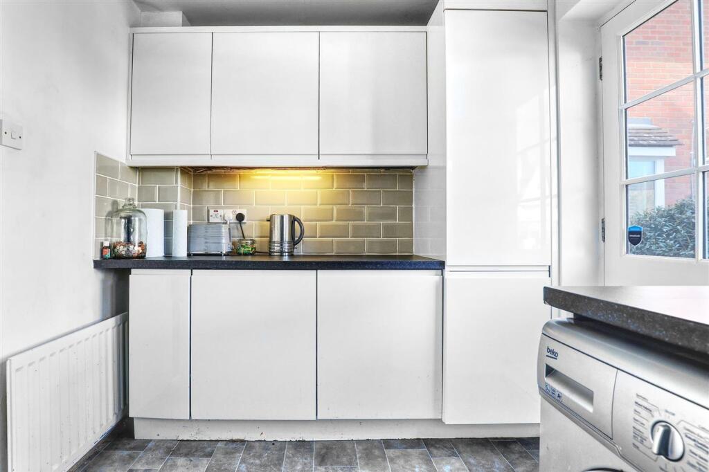 kitchen 2.jpg
