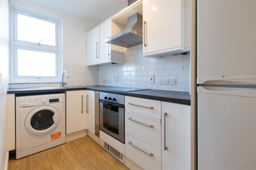 kitchen (1 of 1).jpg