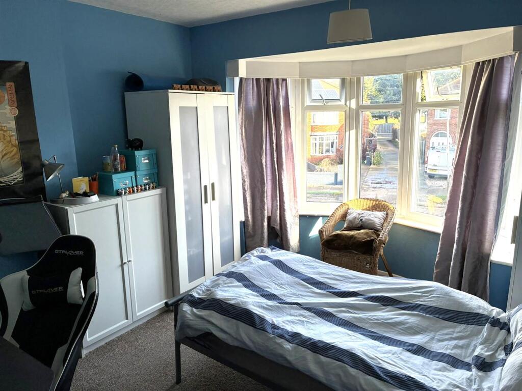 BEDROOM 2