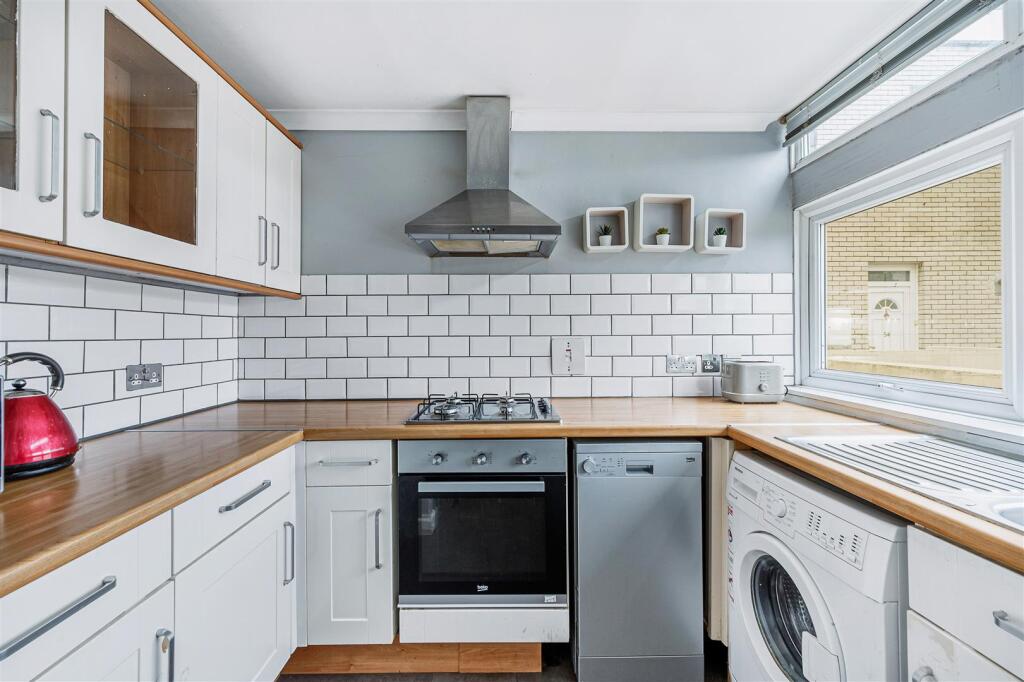 50 Bloomsbury Close-5.jpg