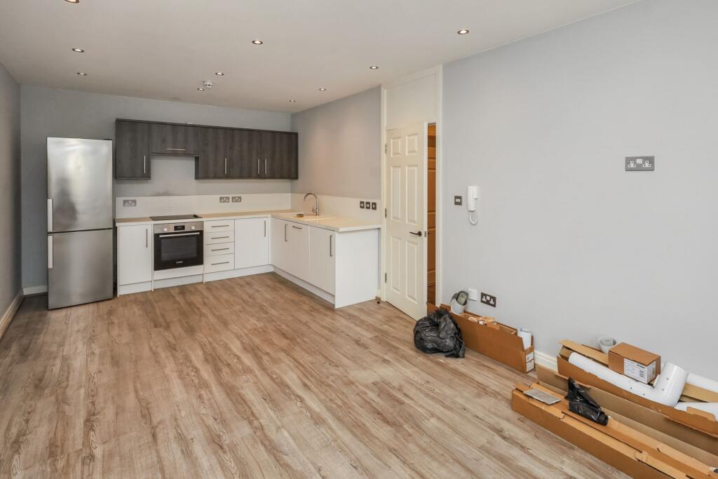 Flat 6, 68 Boston Road, Hanwell, London, W7 2ET