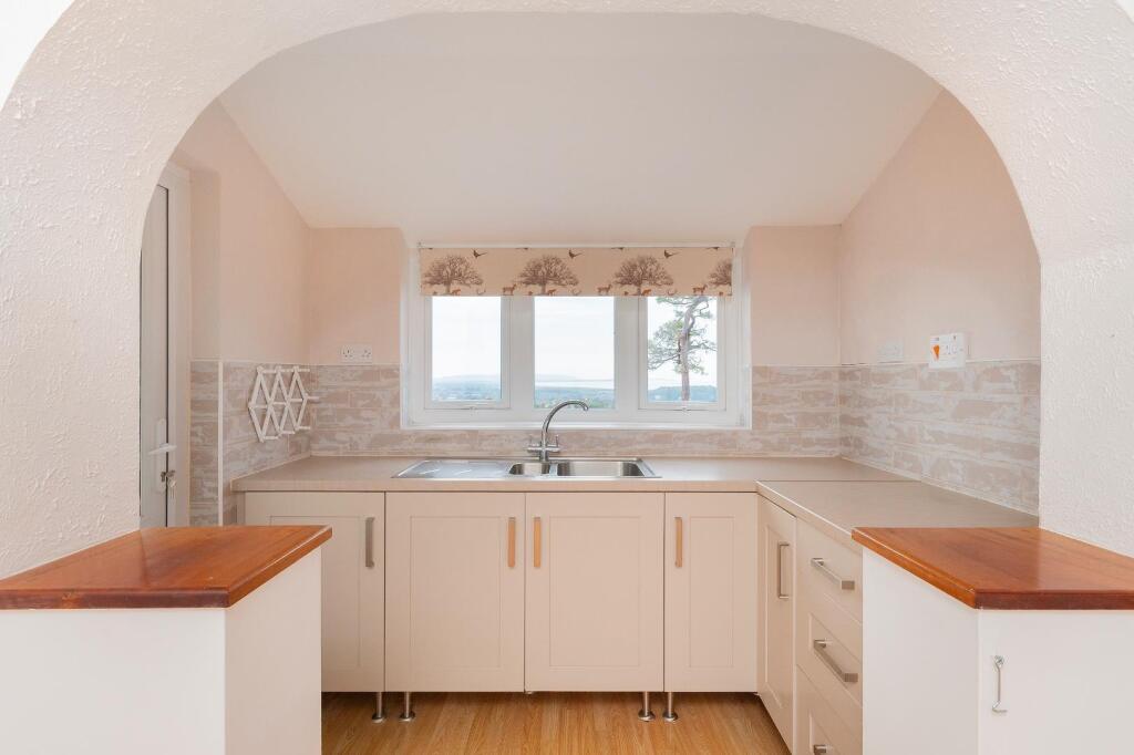 2D5HRCN - Kitchen E.jpg