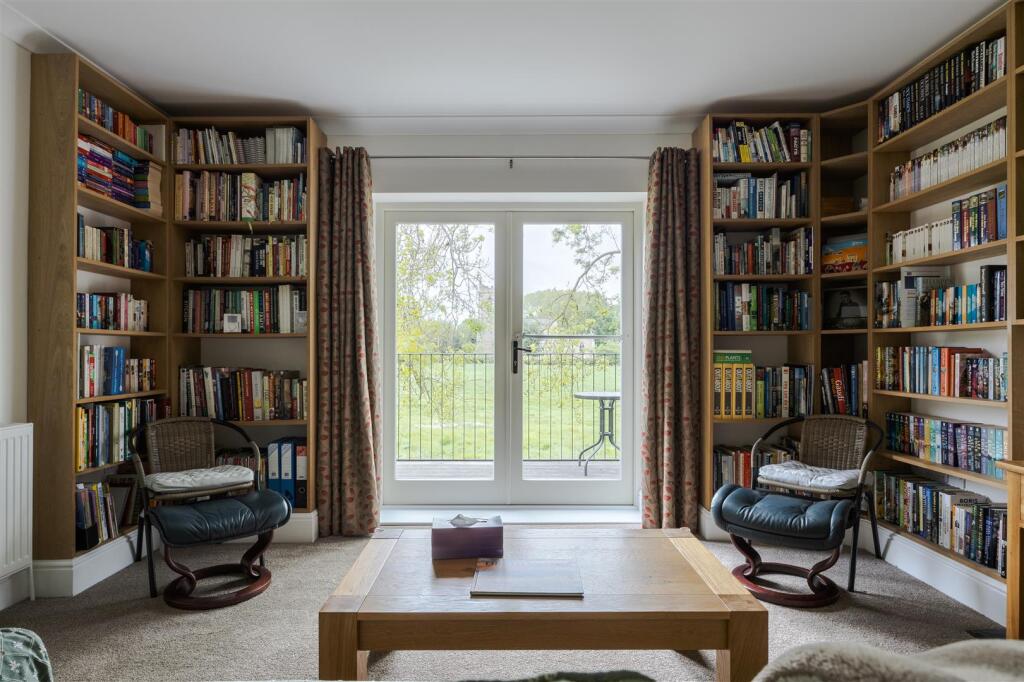 Annex Lounge / Library