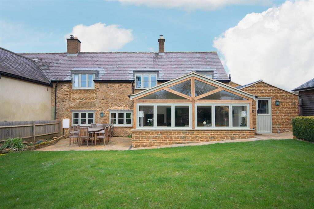 5 The Colony - Rear 1.jpg