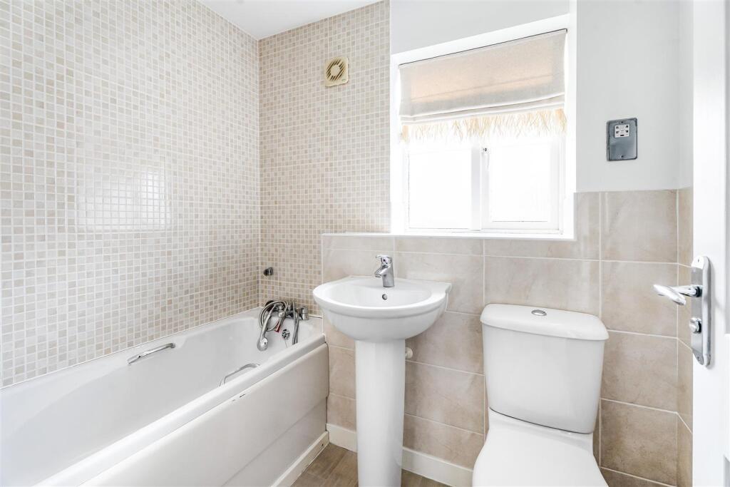 105 Farnborough Drive