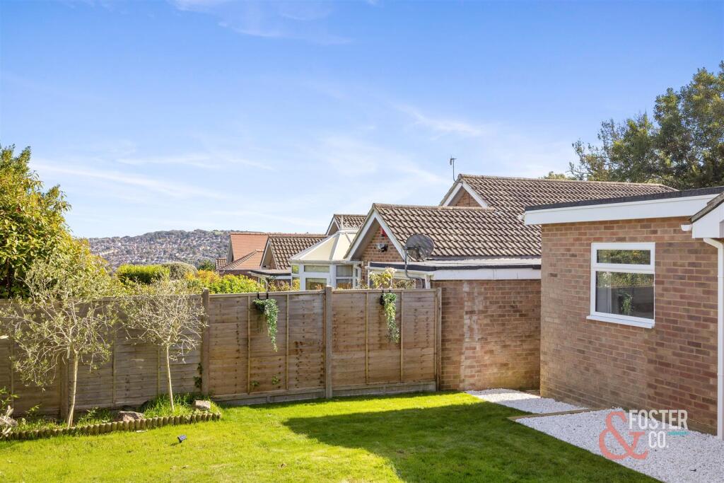 Redhill Close, 9-002.jpg