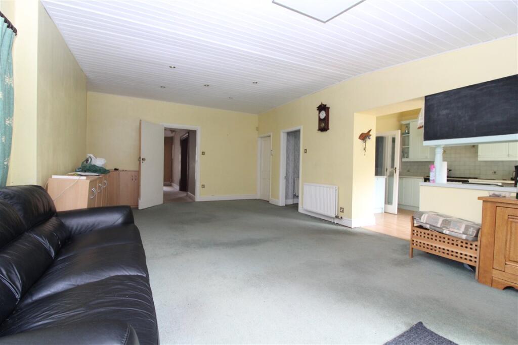 Dining Room 1 T202508221635.jpg