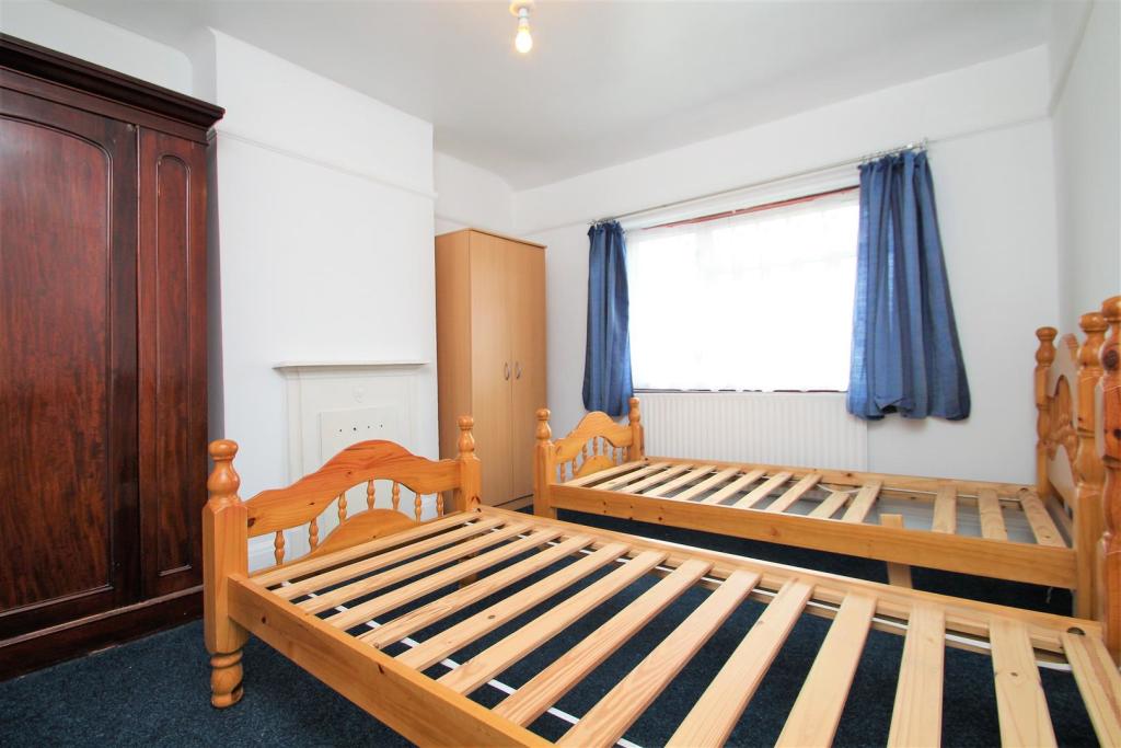 Bedroom 2.JPG