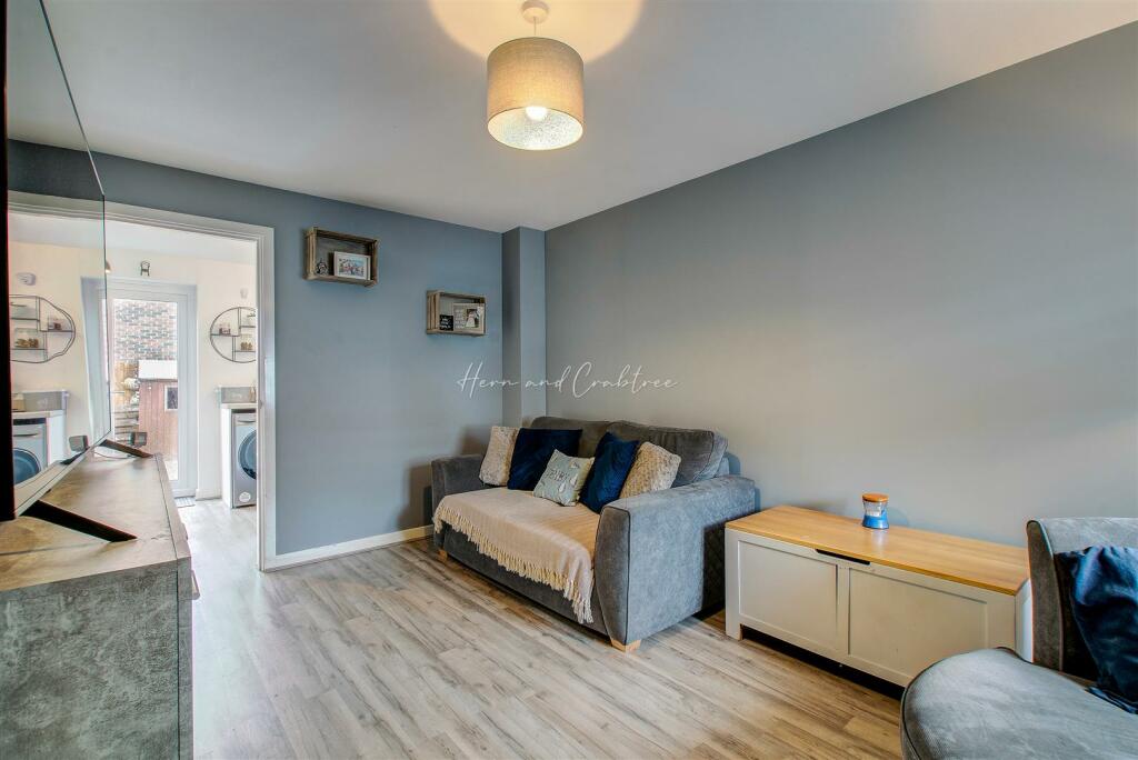 Clos Thomas, St Edeyrns, HernCrabtree (20).jpg