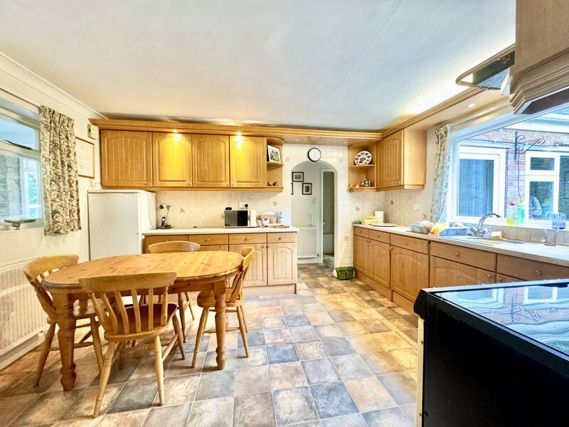 Kitchen dining room