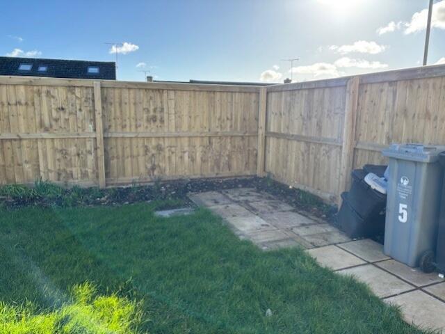 5 Larksfield side garden