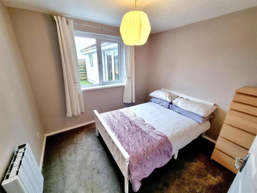 Bed 2.jpg