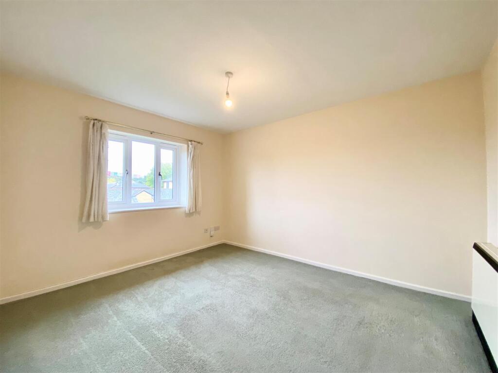 Lounge 1.jpg