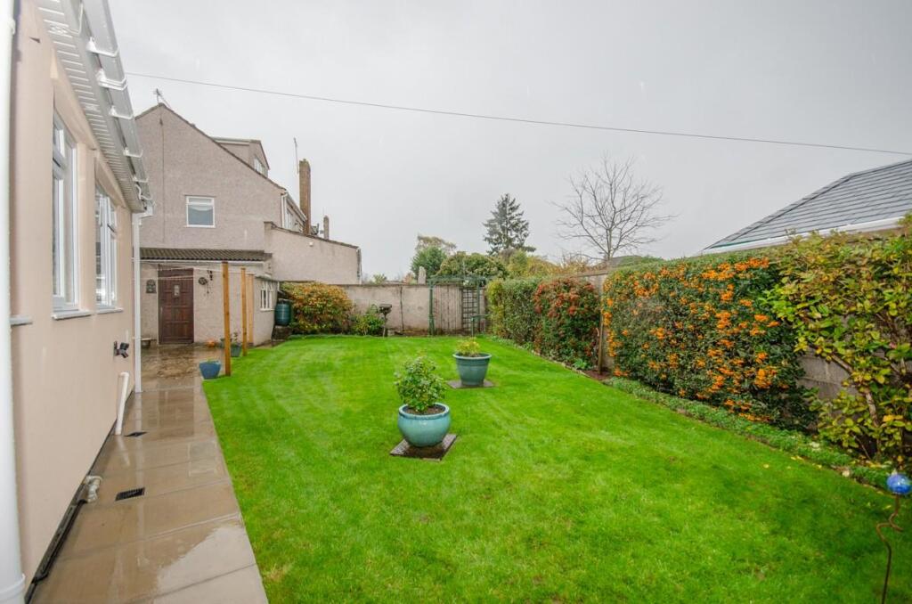 Front garden pic 2.jpg