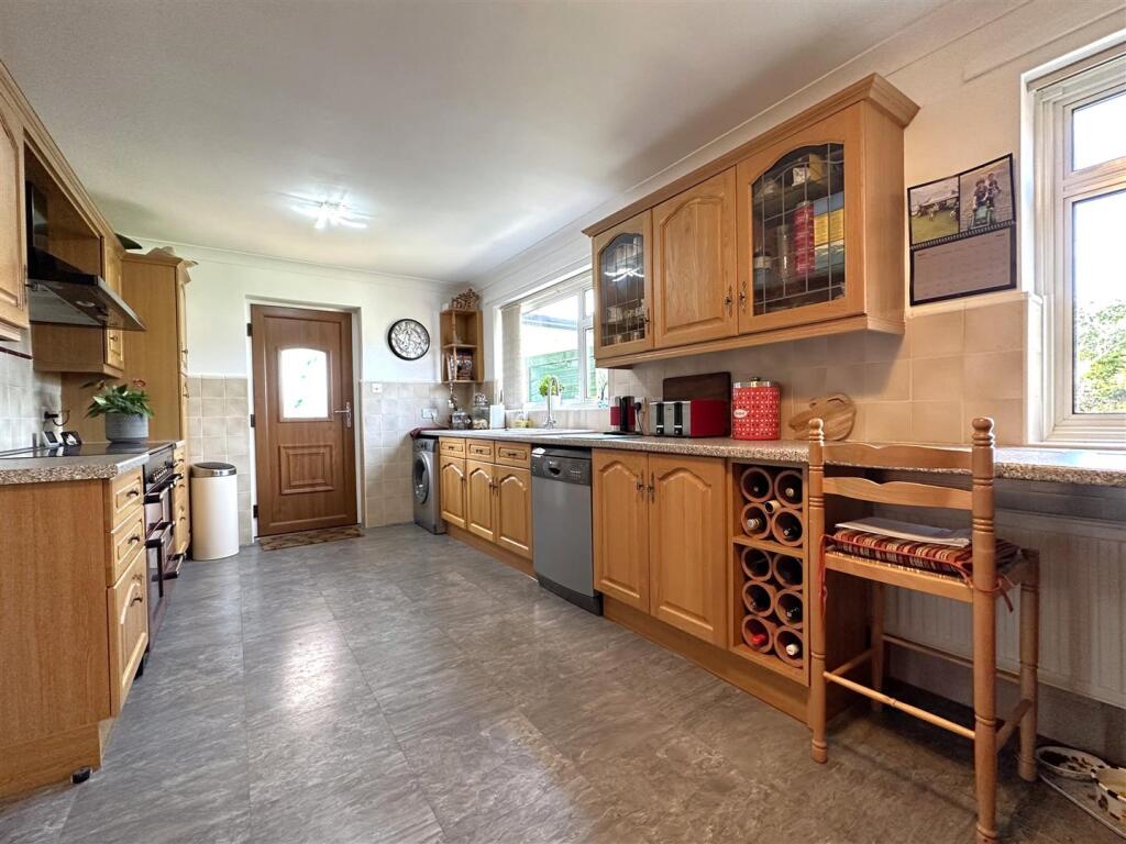 Large Dining Kitchen  536