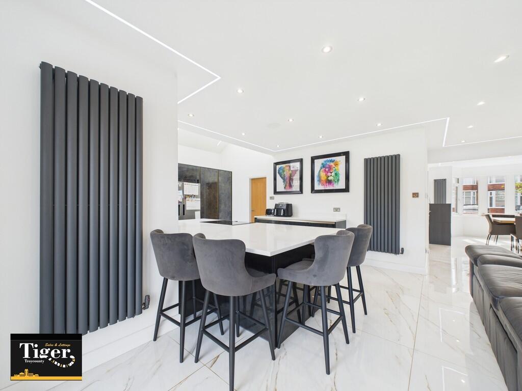 CAM02176G0-PR0559...