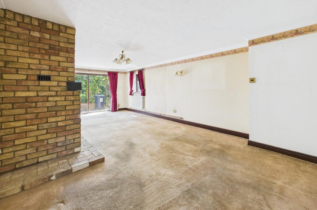 CAM02545G0-PR0426-STILL005