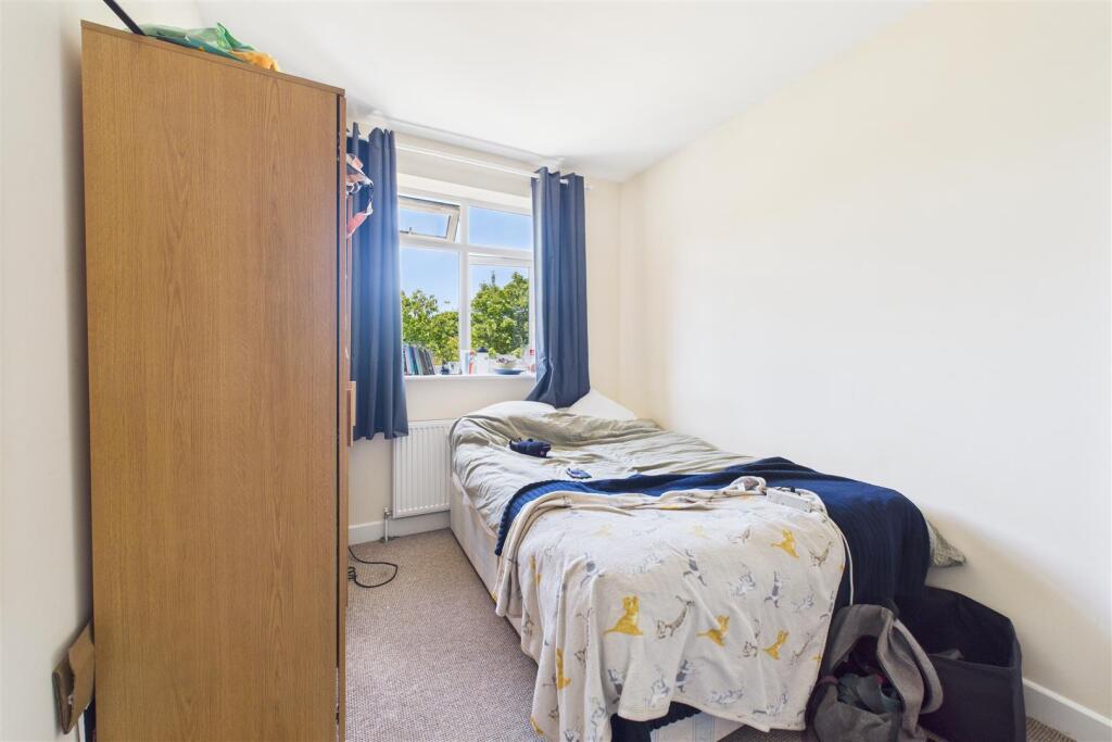 42 Frome Valley Road, Frenchay, Bristol BS16 1HE |