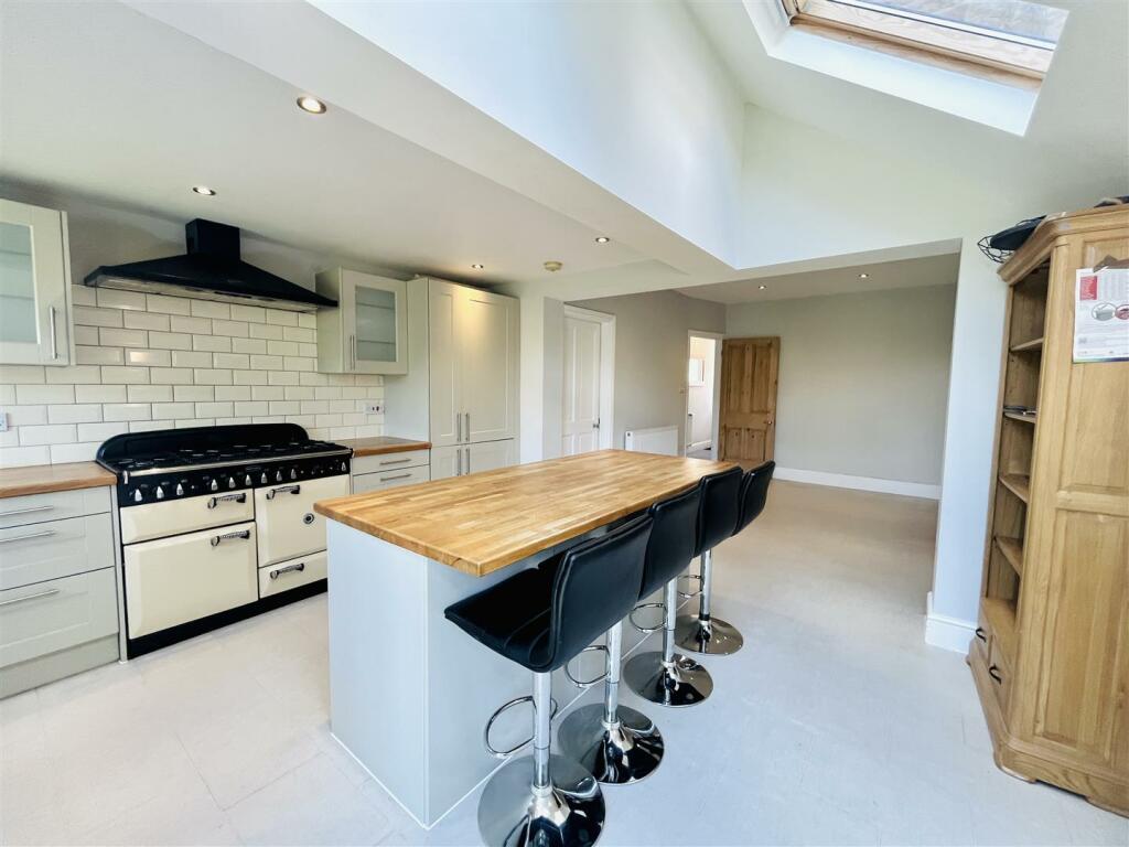 Living In Dining Kitchen