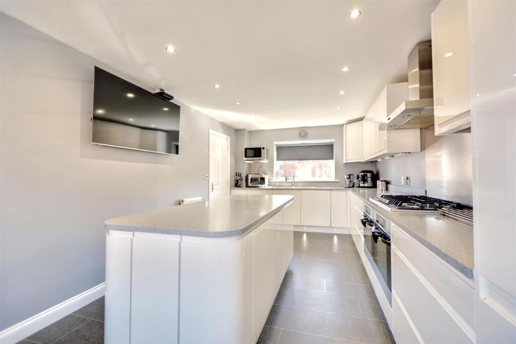 Kitchen_3.jpeg
