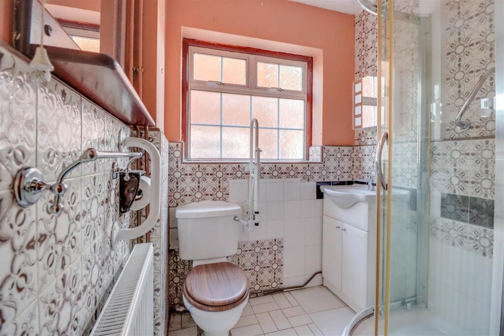 28 LEASWAY INSIDE-6.jpg