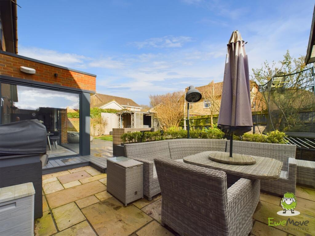 CAM03778G0-PR0171-STILL057