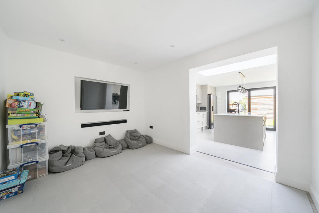 1312628-12-685297...