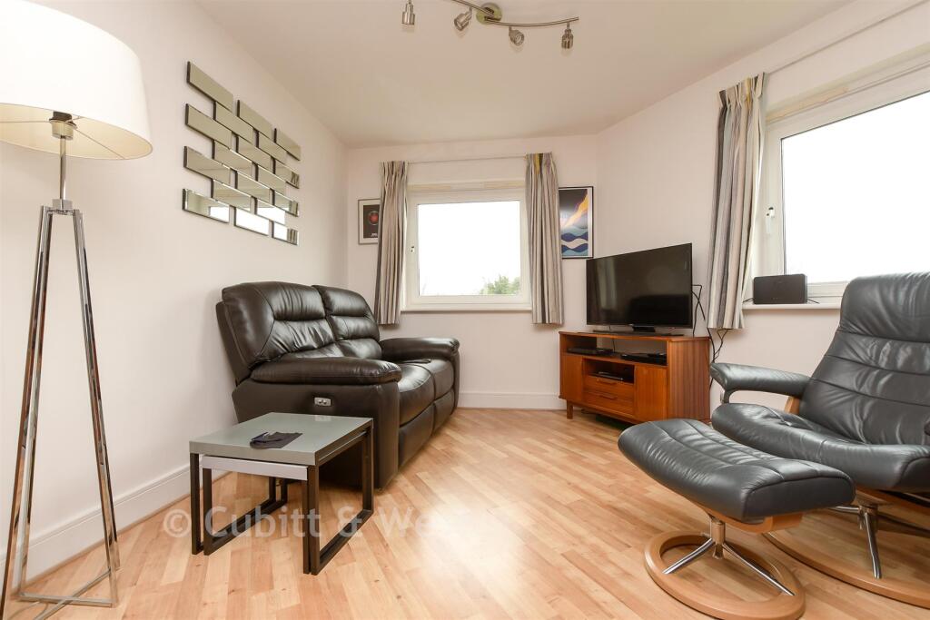 Kitchen Lounge/Dining Room