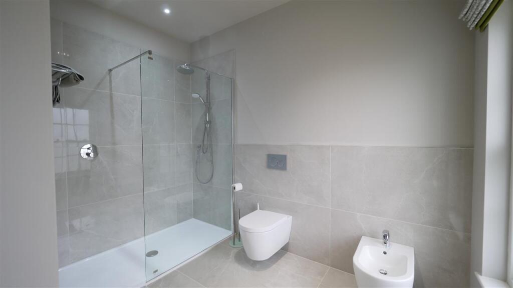 Ensuite shower