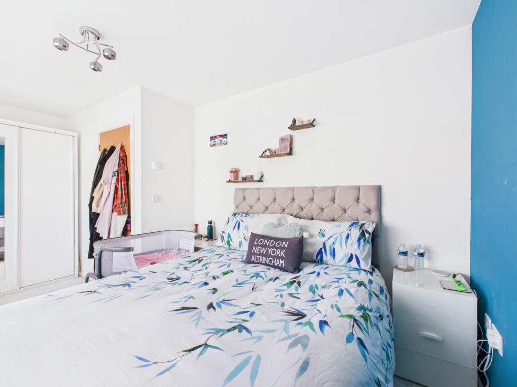 CAM03729G0-PR0025-STILL016