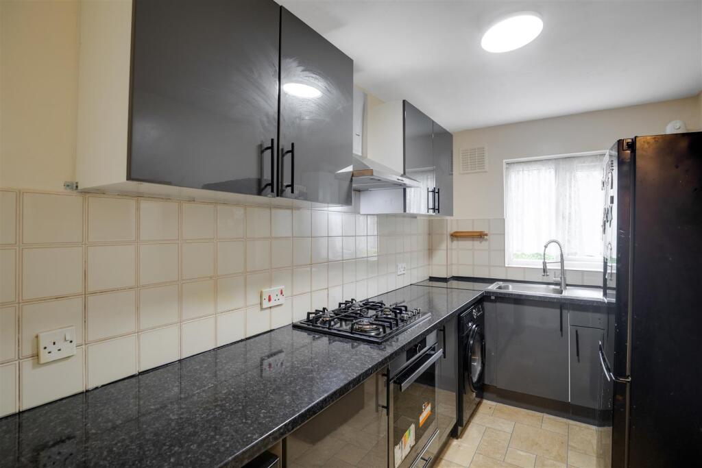 09-014184569-Propworld-JJ-Wells Park Court-13.jpg