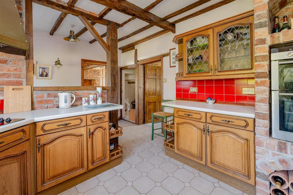 interior009.jpg