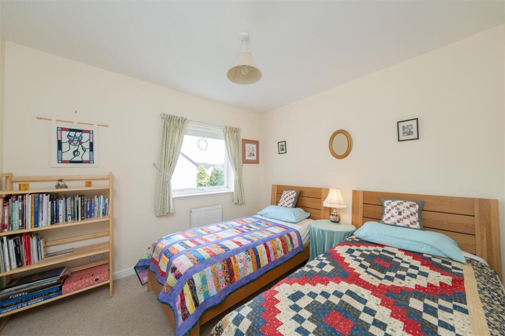 2 Fairway Court-10.jpg