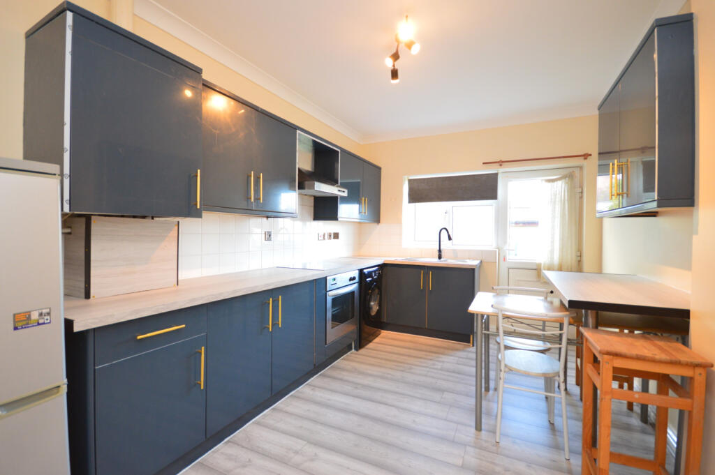 2 Bedroom Semi- detached House to Rent