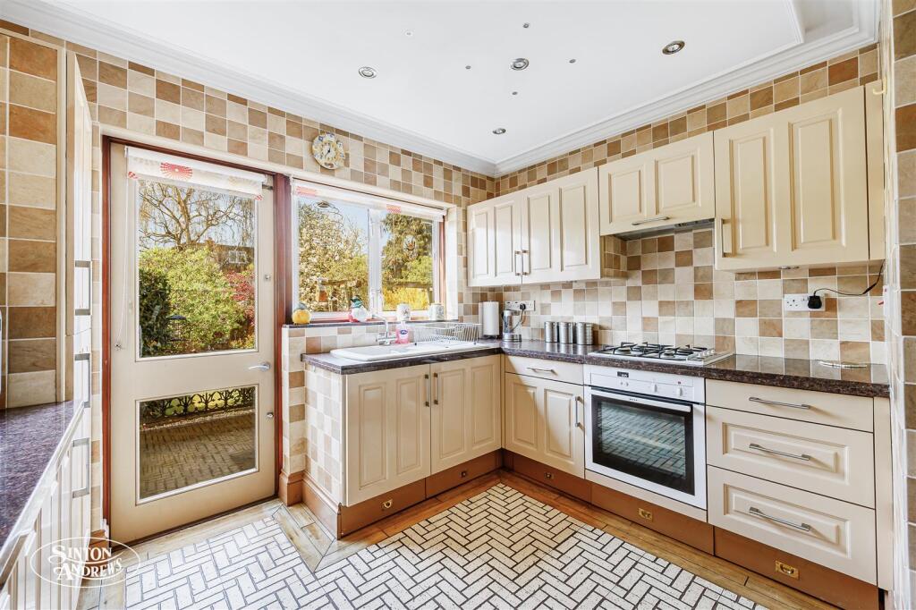 8 Royal Gardens-6.jpg