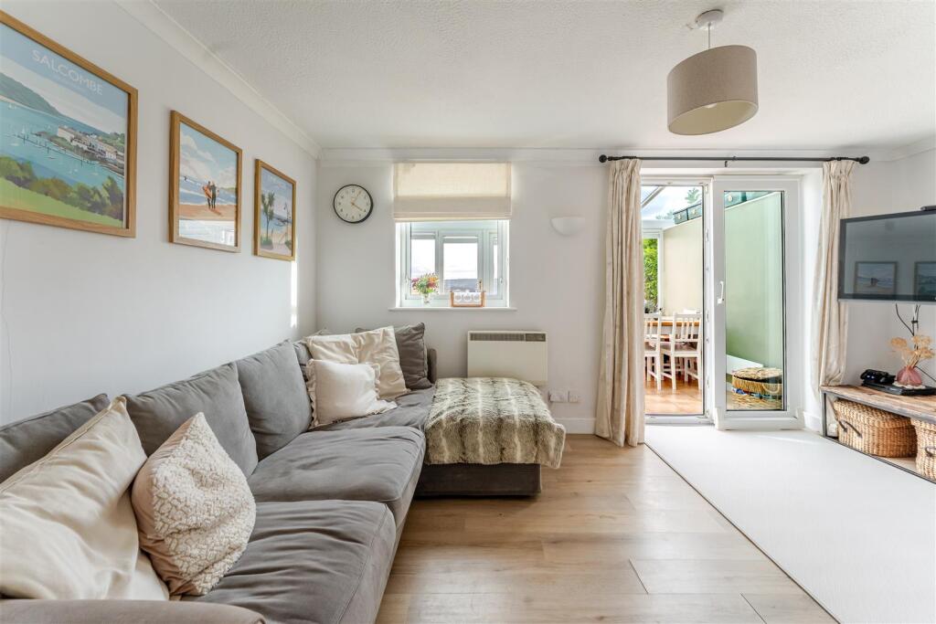 5 Church Court, Church Road, Redhill BS40 5SG 38.j