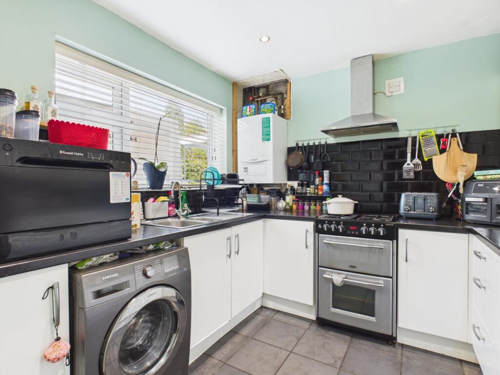 CAM03729G0-PR0029-STILL003