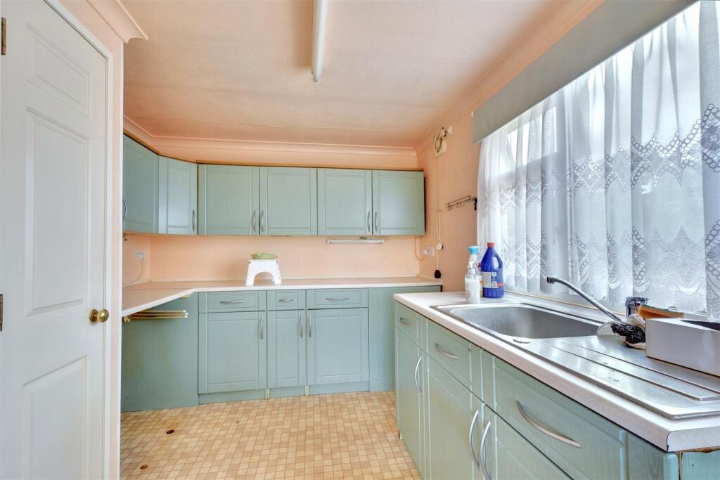 Kitchen (2).jpeg