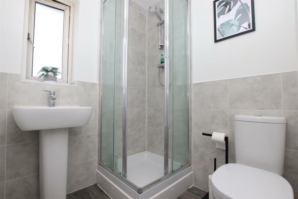 Ensuite.JPG