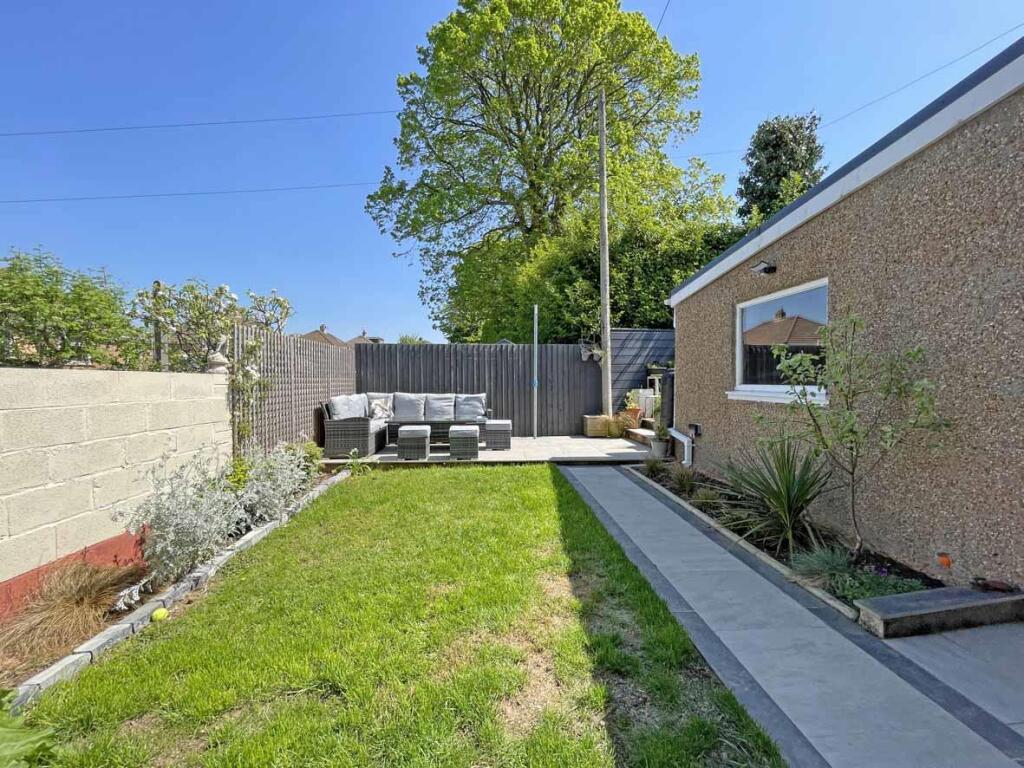 Beacon Down Avenue 40 - Garden 4.jpg