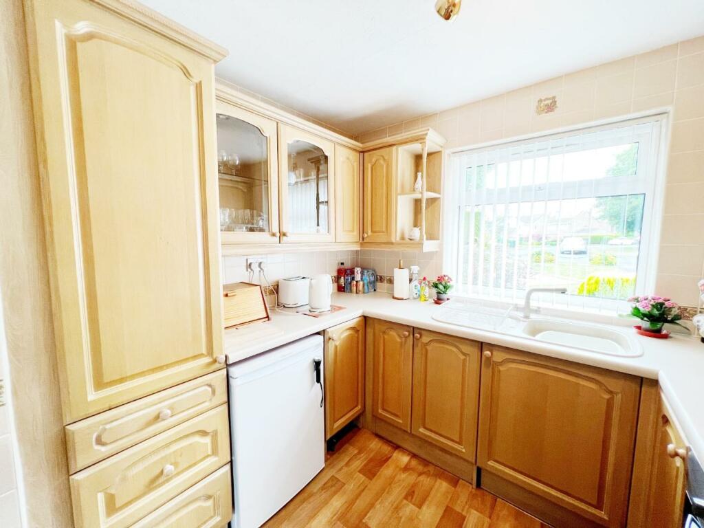 Kitchen pic 2.jpg
