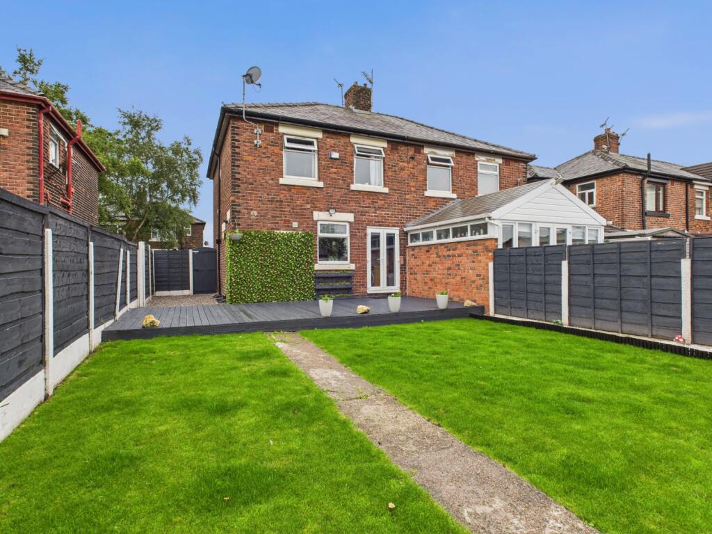 CAM03729G0-PR0106-STILL016