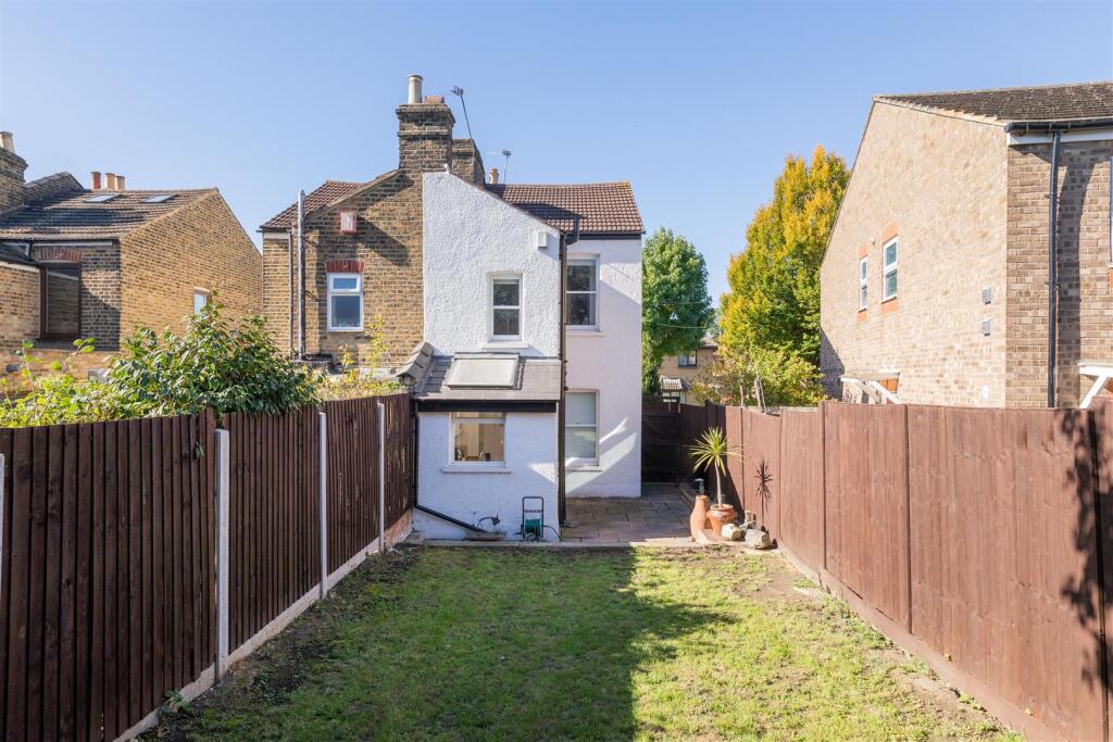 Hale End Road E17