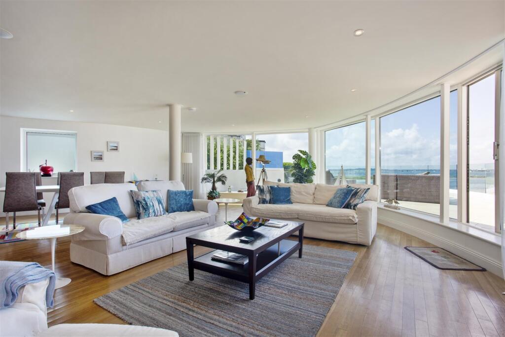 32B Salterns Way 320446 03.jpg