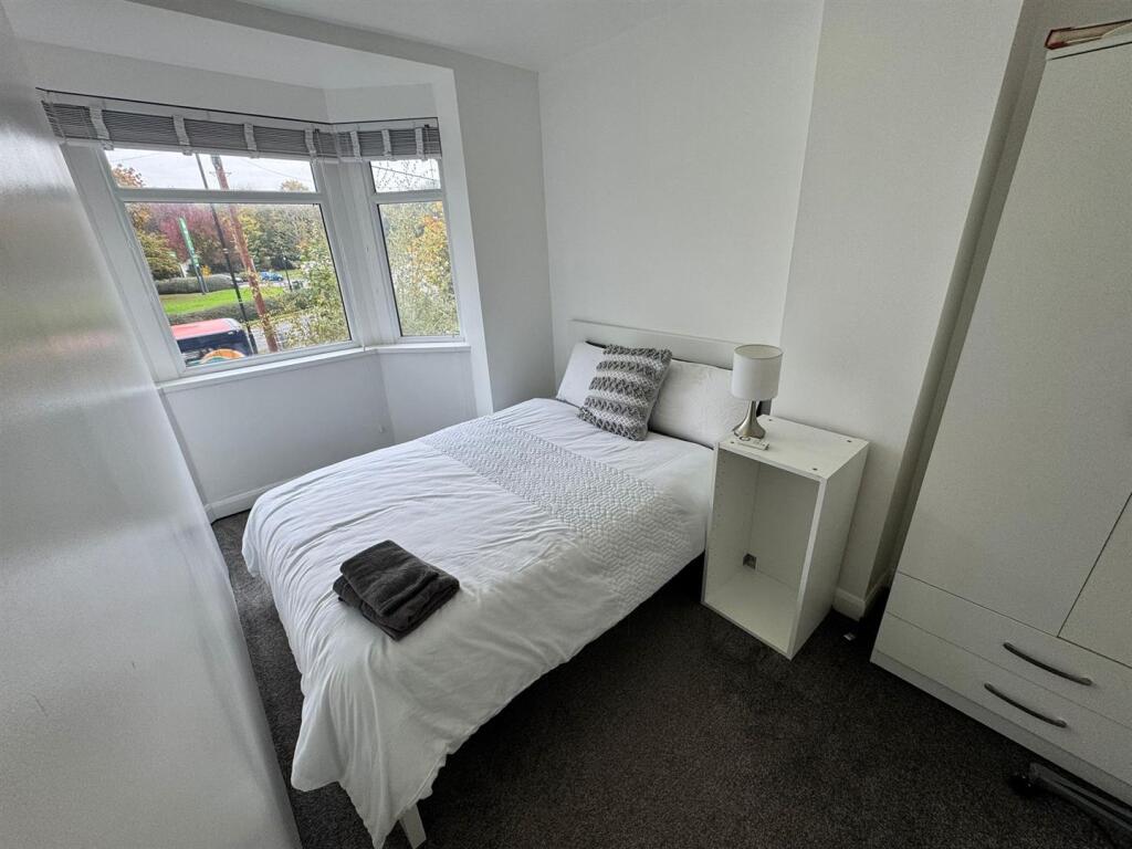 BEDROOM (FRONT &amp; FIRST FLOOR)