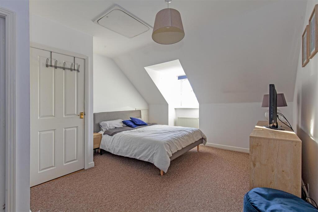 Bedroom 1-1.jpg