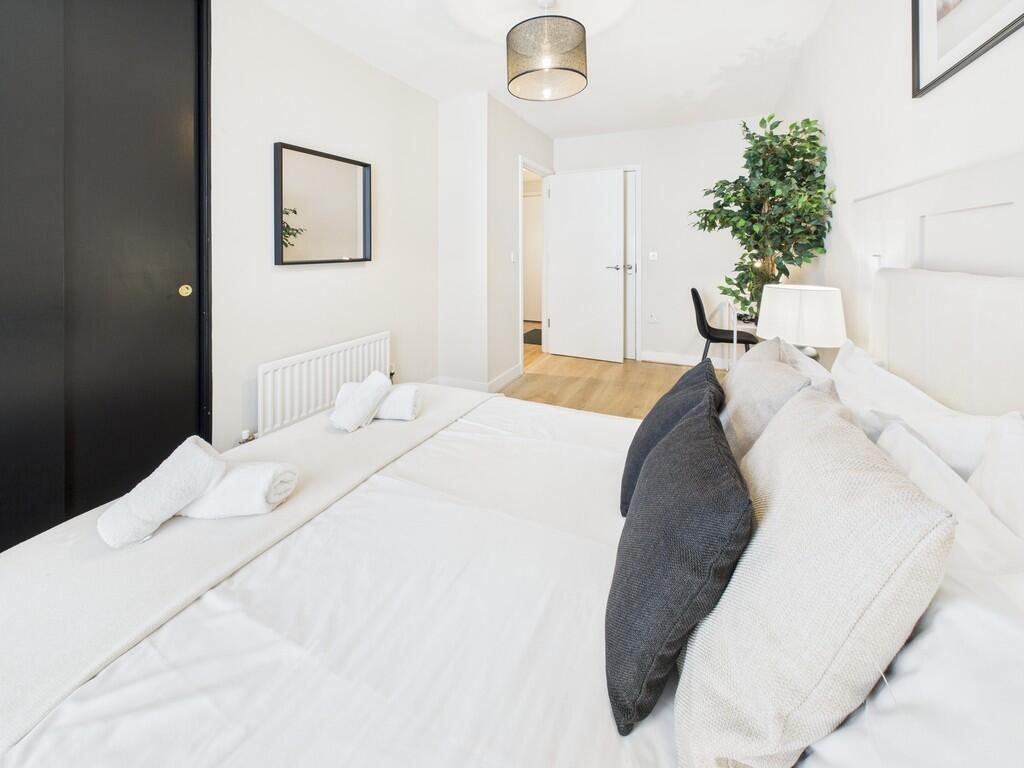 CAM03974G0-PR0112...