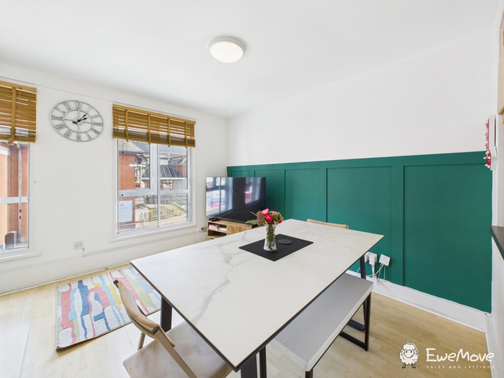 CAM02877G0-PR0093-STILL007